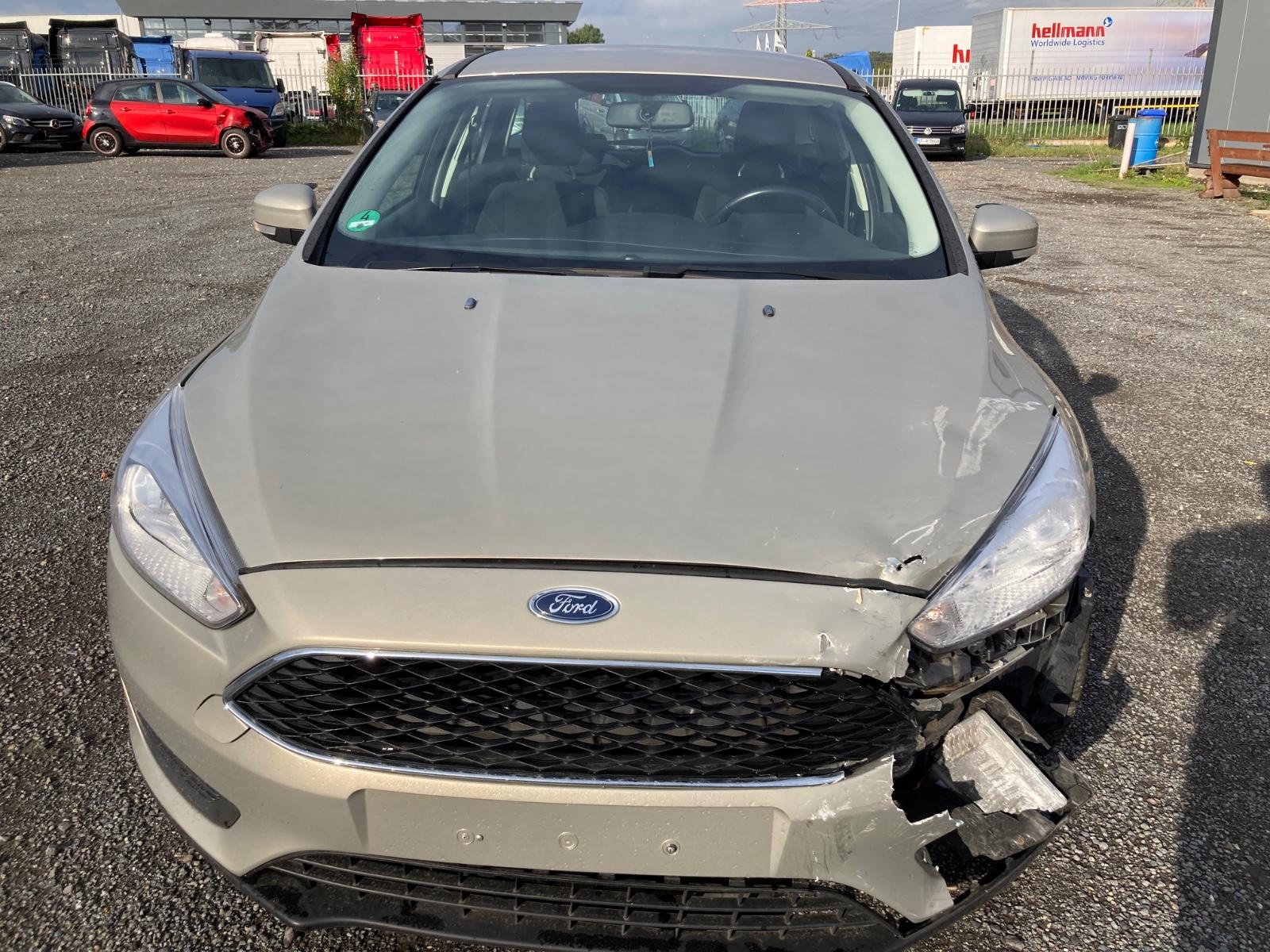 Ford Focus 2015 — rear view