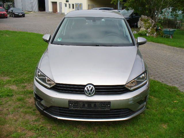 Volkswagen Golf - 1