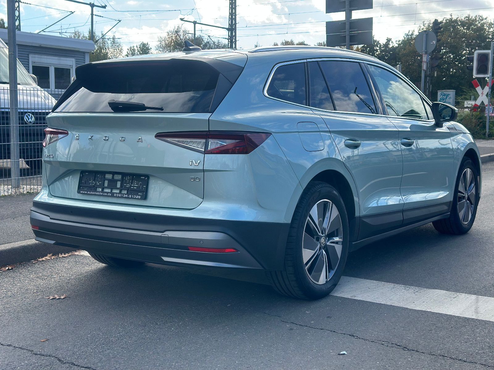 Fahrzeugabbildung SKODA ENYAQ 80 LODGE*1.HAND+AHK+204PS*