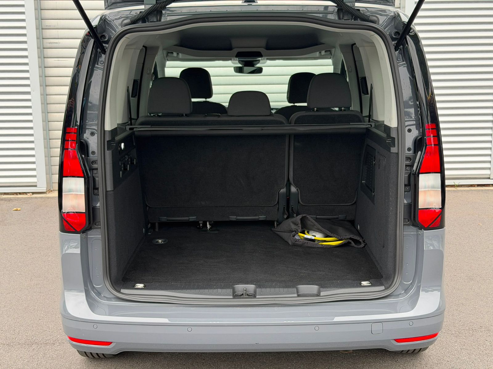 Fahrzeugabbildung Volkswagen Caddy TSI eHybrid DSG ACC LED SHZ AHK-vorb. BLIS