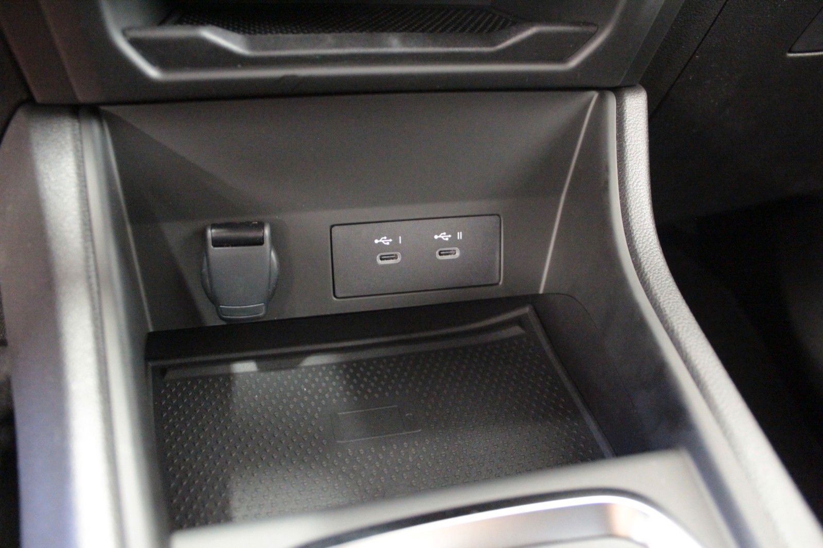 Fahrzeugabbildung Renault Captur Mild Hybrid 160 EDC Techno #15173