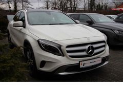 Fahrzeugabbildung Mercedes-Benz GLA 180 Urban*Panoramadach!*Navigation*Sitzheiz*