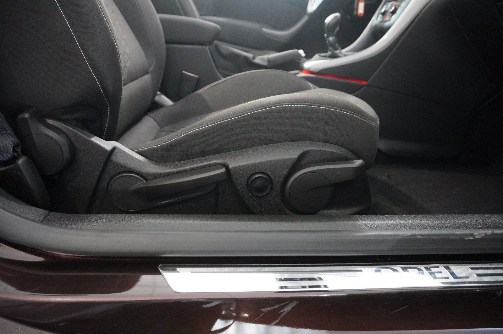Fahrzeugabbildung Opel Cascada 1.4T EDITION SPORT/SHZ/TEMP/USB/BI-COLOR