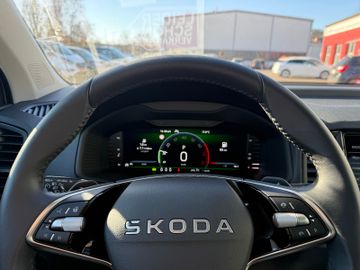 Skoda Karoq Selection+AHK+LED+NAVI+APP+SHZ+LKRHZG+