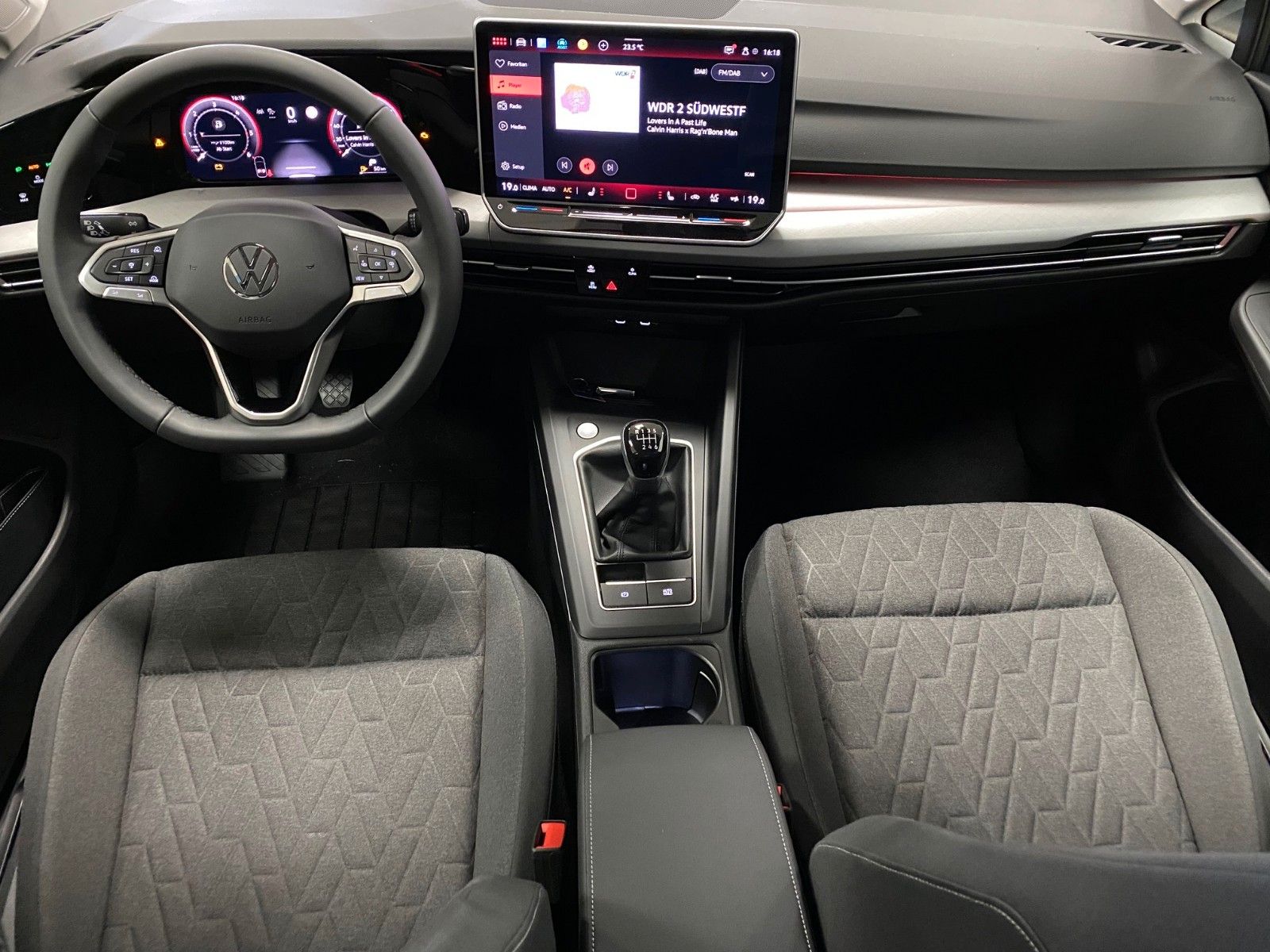 Fahrzeugabbildung Volkswagen Golf 8 Variant 2.0 TDI Life Variant+ACC+PDC v+h+