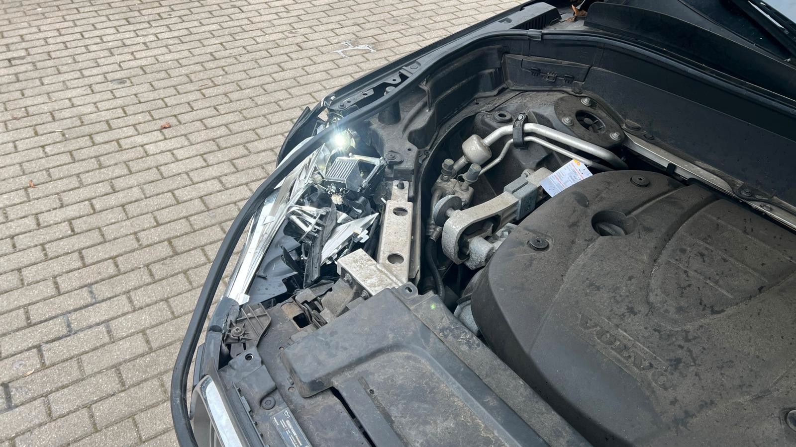 Fahrzeugabbildung Volvo XC90 Inscription AWD Frontschaden