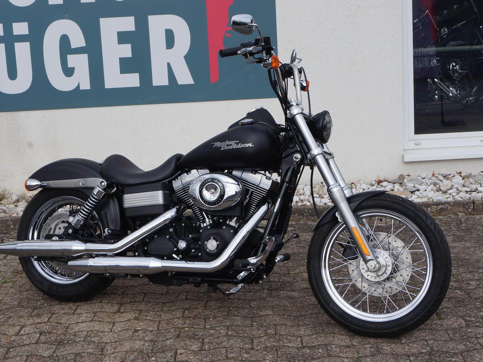 Harley-Davidson Dyna Street Bob FXDB Matt-Schwarz Top Zustand!