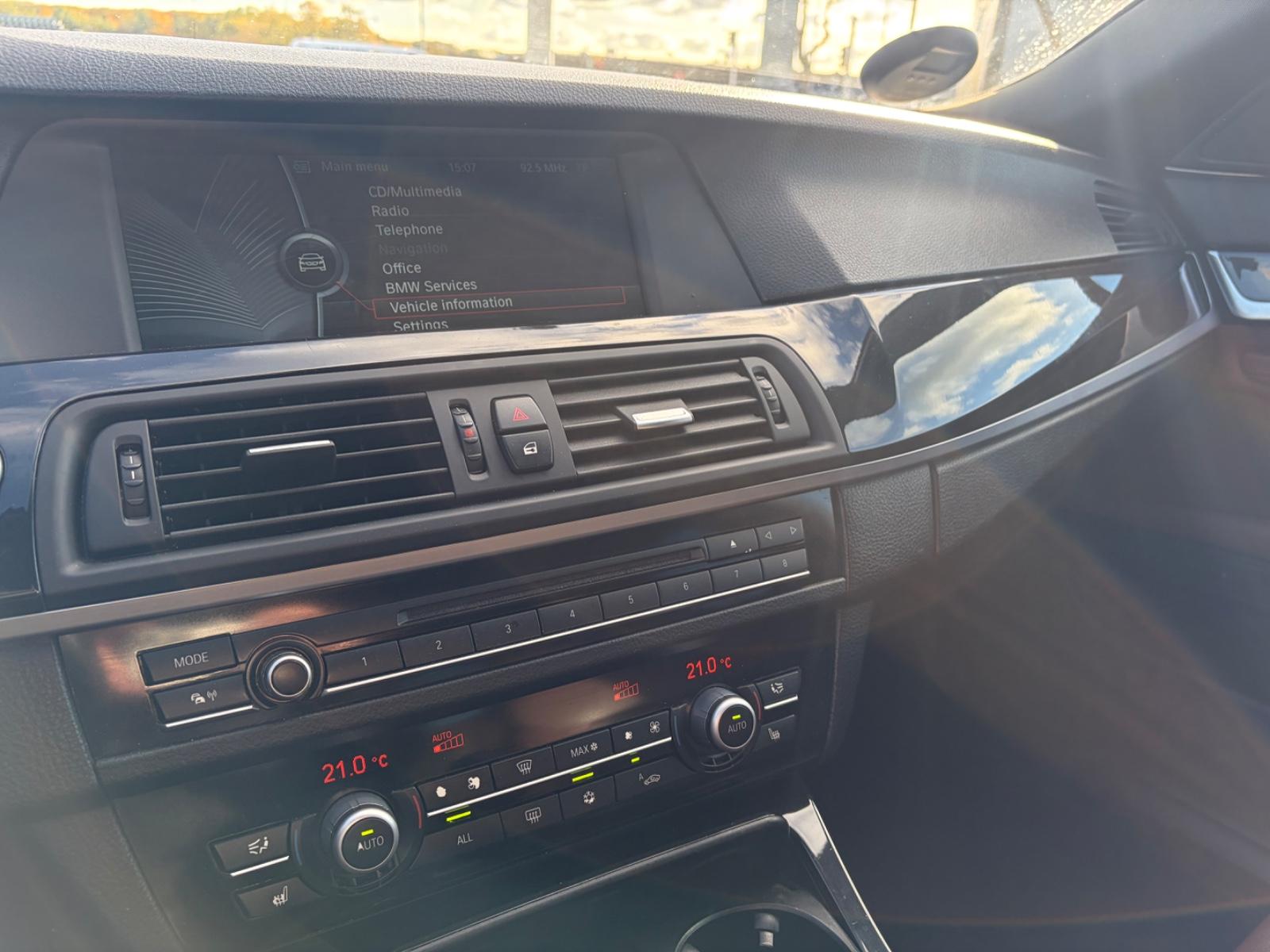 BMW 520 2011 — photo 16