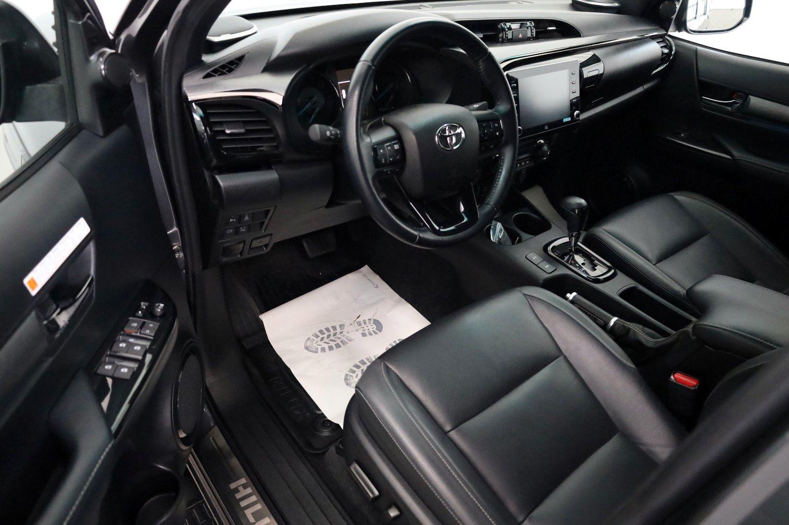 Fahrzeugabbildung Toyota Hilux 2.8 D-4D Invincible,HardTOP,8xAluräder,AHK