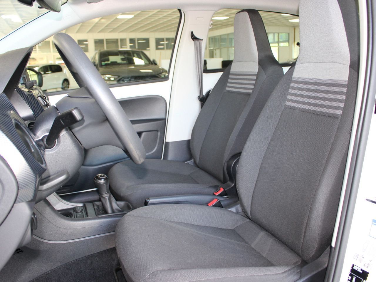 Fahrzeugabbildung Volkswagen up! move Klima/SHZ/Maps+More Dock