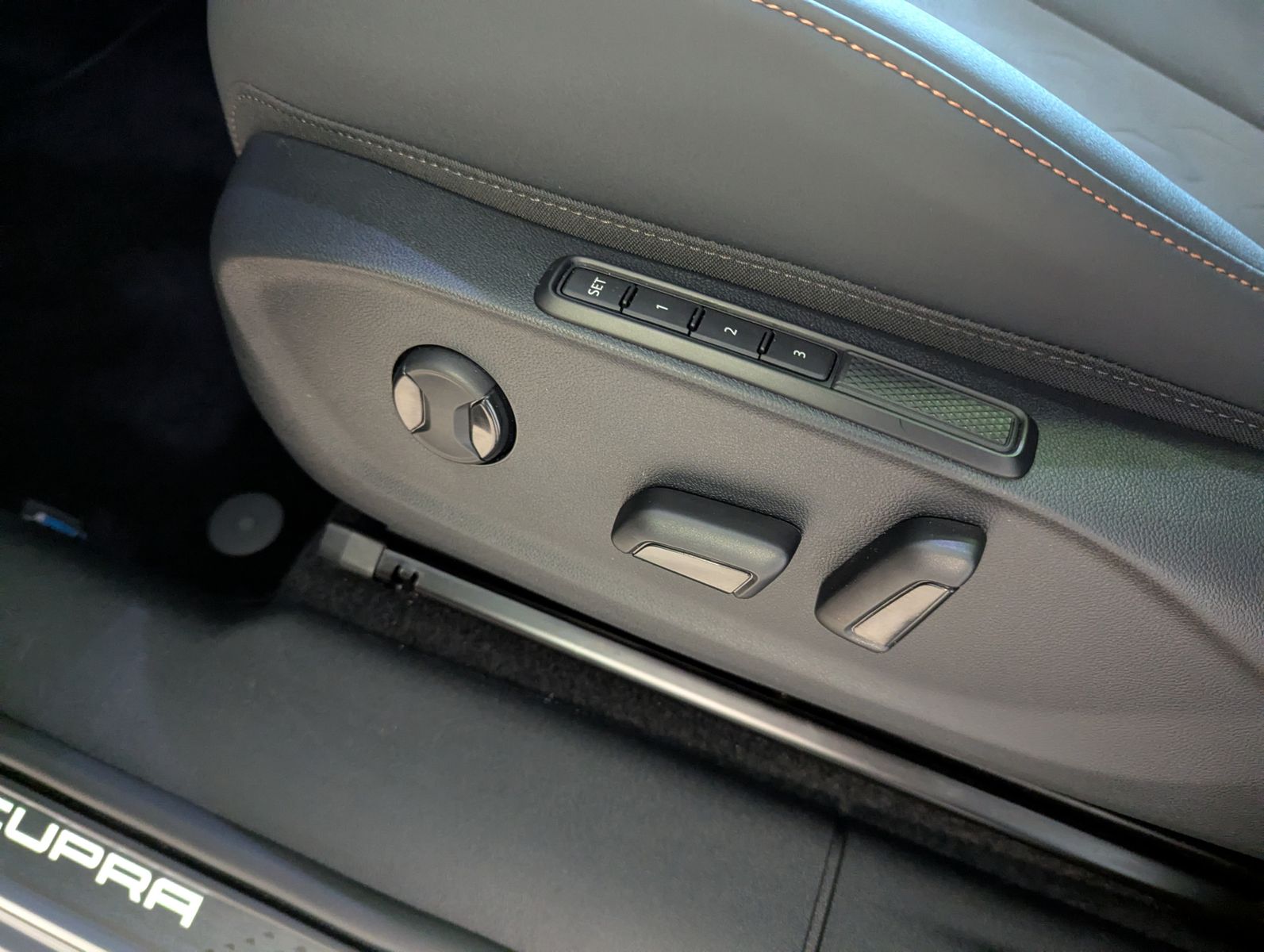 CUPRA Terramar 1.5eTSI HUD DCC Matrix Pano Sennh. 20" - Image 23