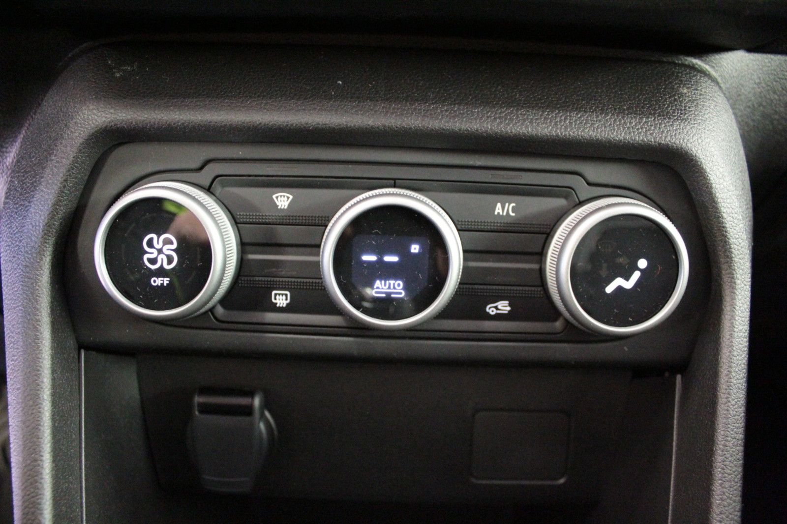 Fahrzeugabbildung Dacia Sandero TCe 90 auto Journey *Komfort-Paket*Sitzh