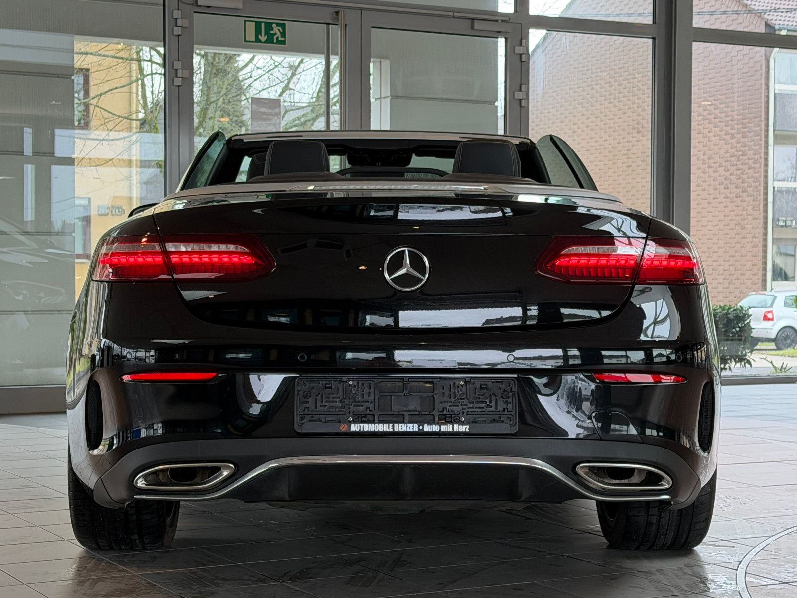 Fahrzeugabbildung Mercedes-Benz E 450 Cabrio AMG/BURMESTER/HUD/AMBIENTE/MASSAGE/