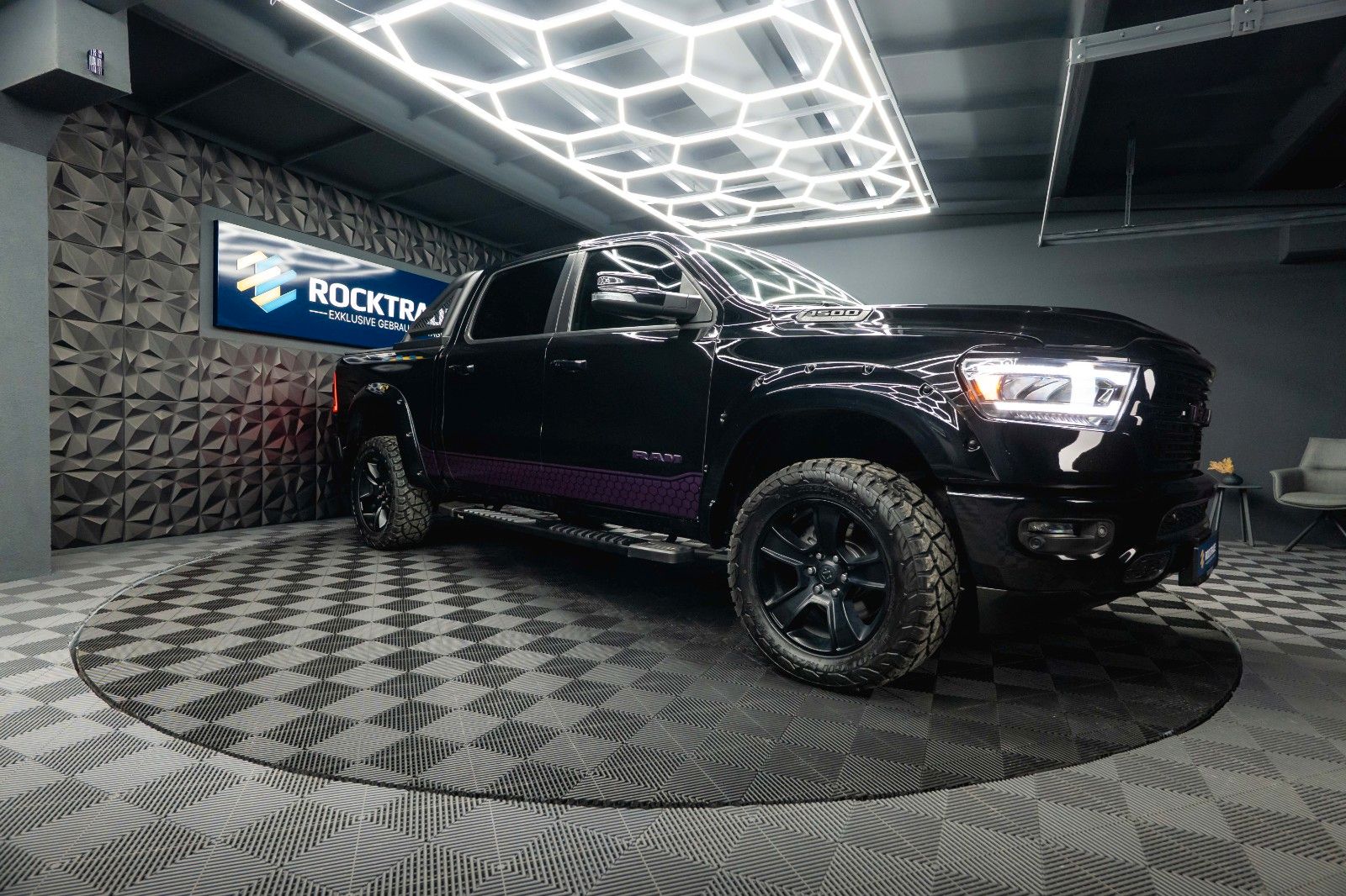 Fahrzeugabbildung Dodge RAM 5.7 V8 HEMI 4x4 OFFROAD Night-Paket *LED*19%