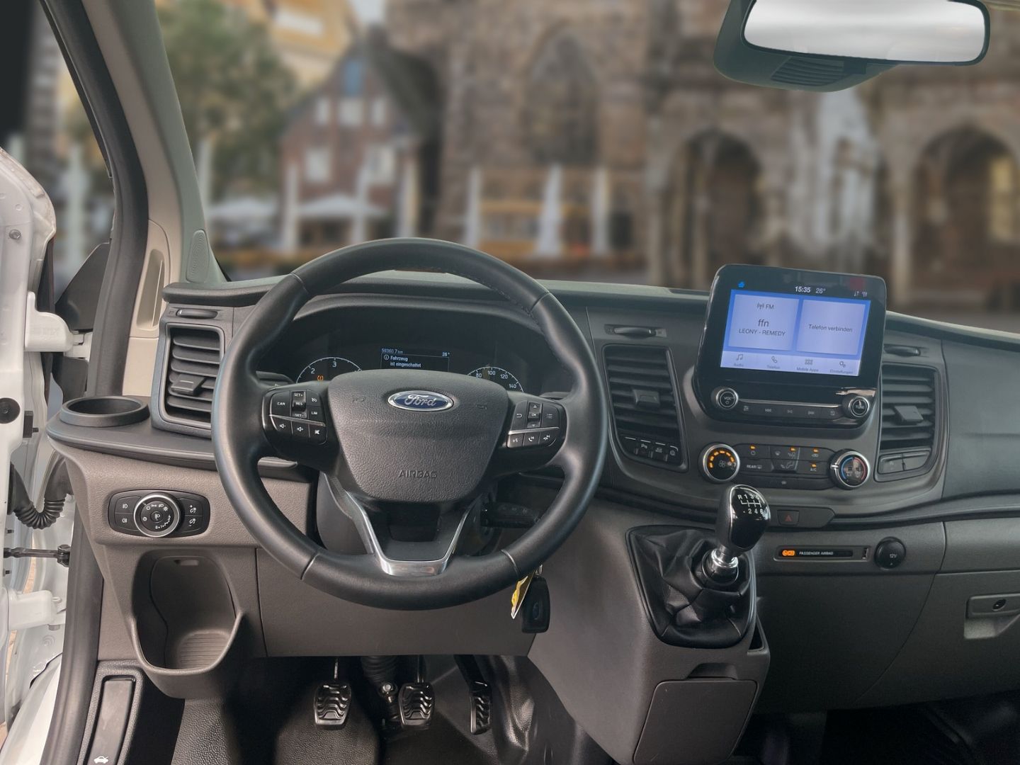 Fahrzeugabbildung Ford Transit Custom Kombi 320 L1 Trend 2.0 TDCi 105PS