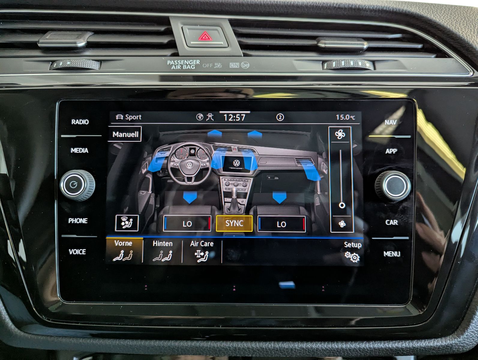 VW Touran 2.0 DSG R-Line High. Pano 7-Si IQ.Dri AHK - Image 37