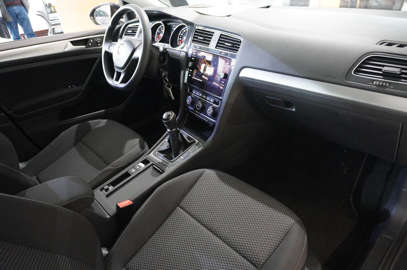 Fahrzeugabbildung Volkswagen Golf VII Lim. 1.0 TSI TRENDLINE NAVI/SHZ/PDC
