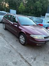 Renault Laguna Grandtour Emotion 1.8 16V Emotion - Renault Laguna Emotion mit Benzin-Antrieb