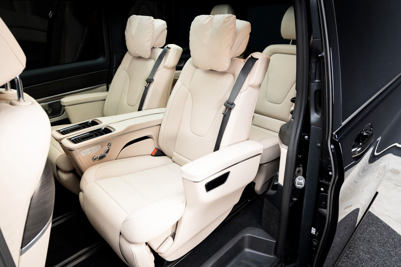 Fahrzeugabbildung Mercedes-Benz V 300 d 4MATIC EXCLUSIVE lang + AIRMATIC + Bur