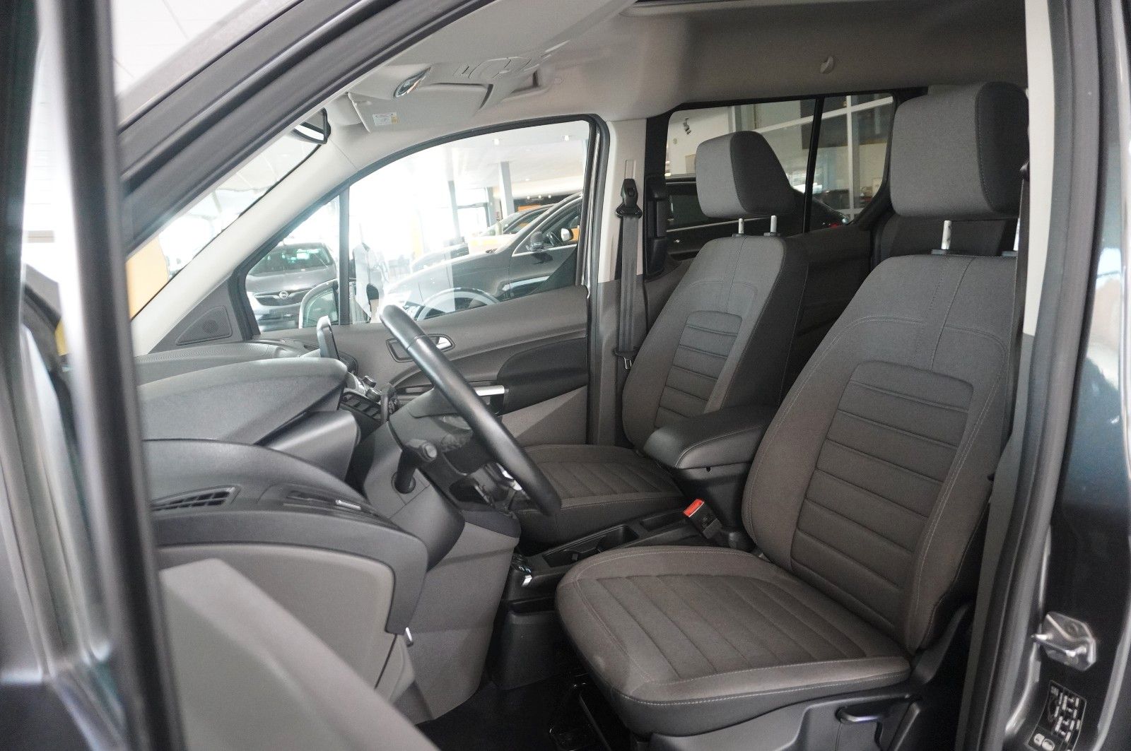 Fahrzeugabbildung Ford Grand Tourneo CONN. 1.5D TITANIUM 7-SITZ NAVI/SH