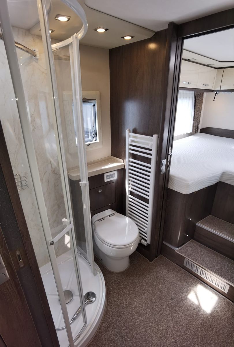 Fahrzeugabbildung Phoenix Top-Alkoven 8800 BML *SommerSale*