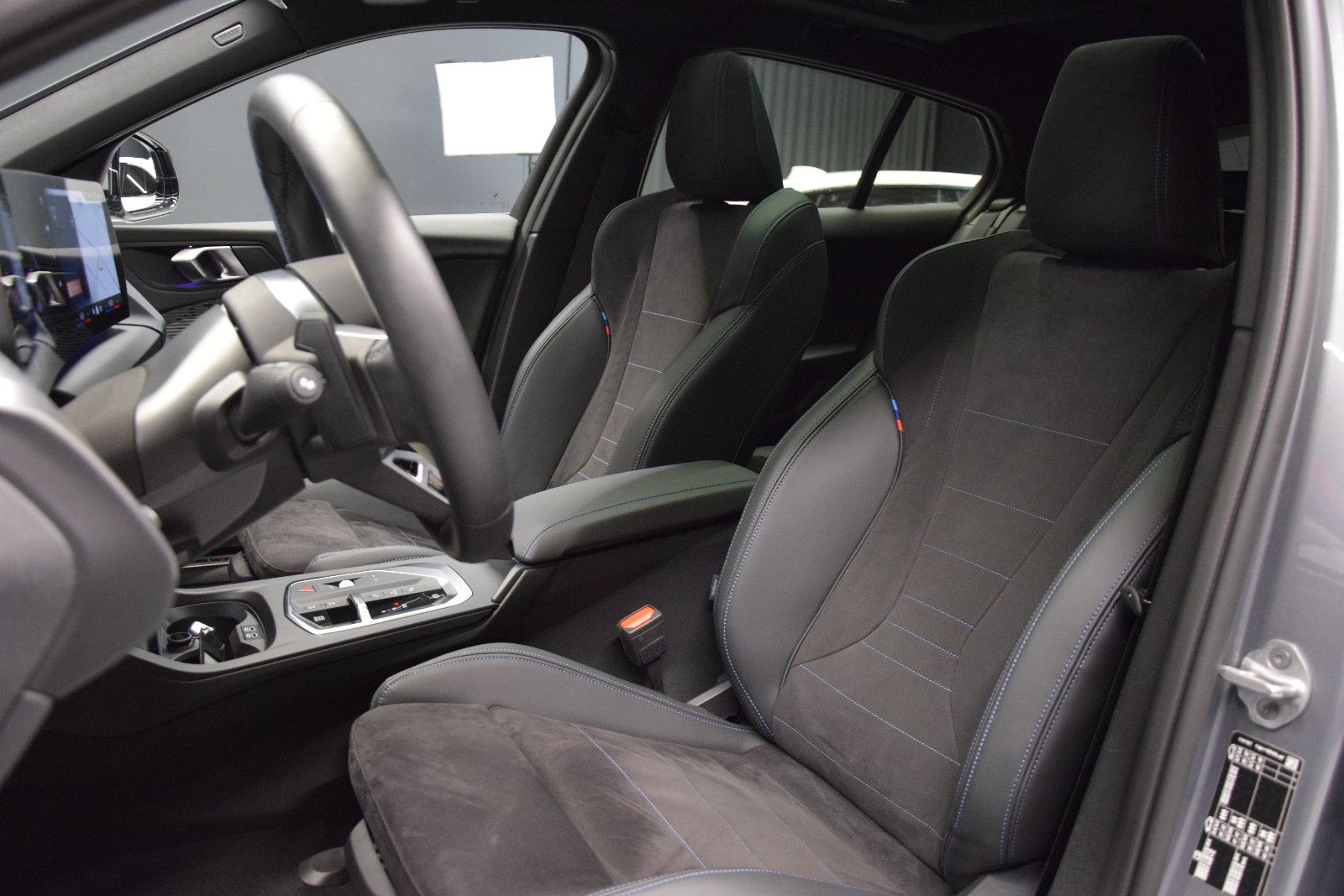 Fahrzeugabbildung BMW 120i M Sport Panorama Alcantara AHK Kamera DSC