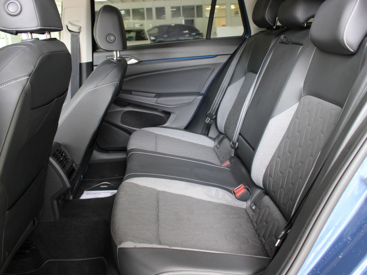 Fahrzeugabbildung Volkswagen Golf Var.1.5 TSI DSG Goal LED/AHK/RFK/NAV/ACC
