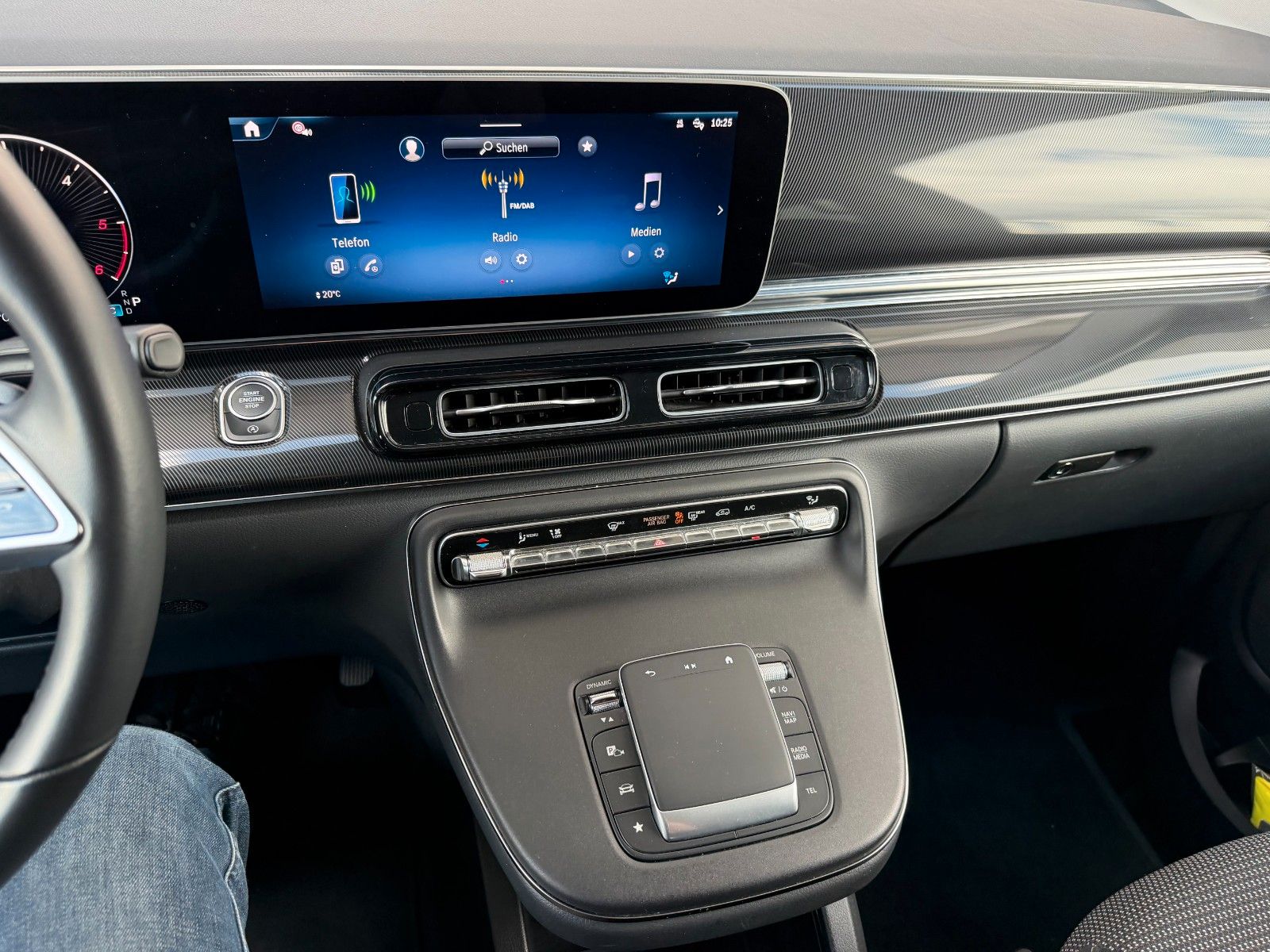 Fahrzeugabbildung Mercedes-Benz V 220 d DISTRONIC AHK2,5to 7Sitze