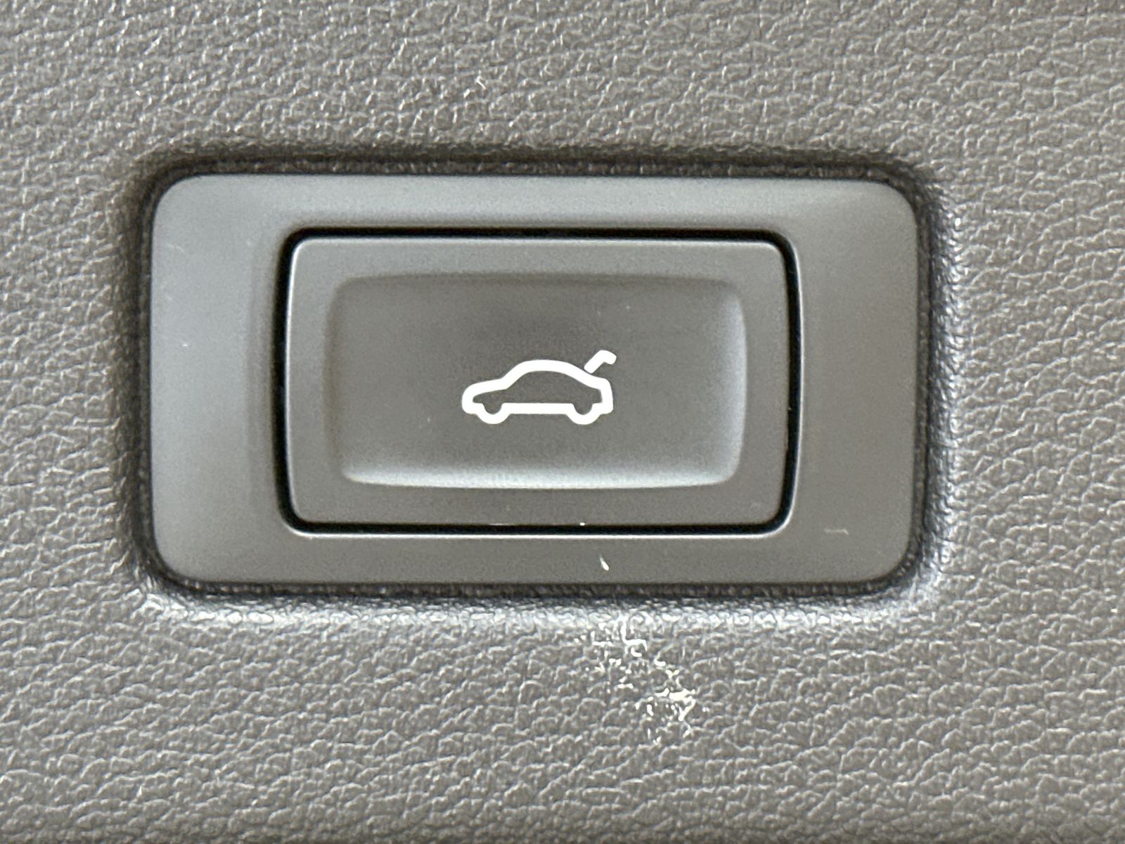 Fahrzeugabbildung Audi A5 SpB 40 TFSI Qu S-Line Black NAV+LED+PANO+20ZO