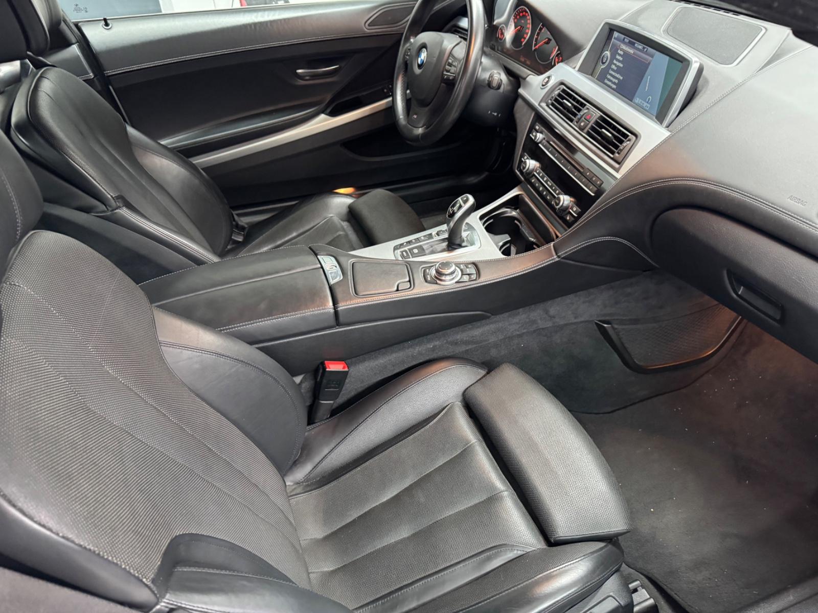 BMW 650 i xDrive Coupé V8 408 ch – Pack M – Toit panoramique – Sièges confort ventilés et chauffants – HUD – Caméras 360°
