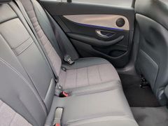 MERCEDES-BENZ E 220 d 4Matic /MultiBeam/Totwinkel+Spurhalte/