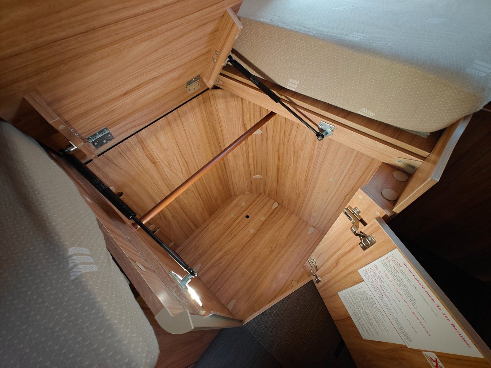 Fahrzeugabbildung HYMER / ERIBA / HYMERCAR ML-T 580 4x4 ALLRAD 3.0L V6 - AUS ERSTBESITZ