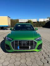 Audi Q5 50 TFSI e S tronic quattro S line Sonderlack.