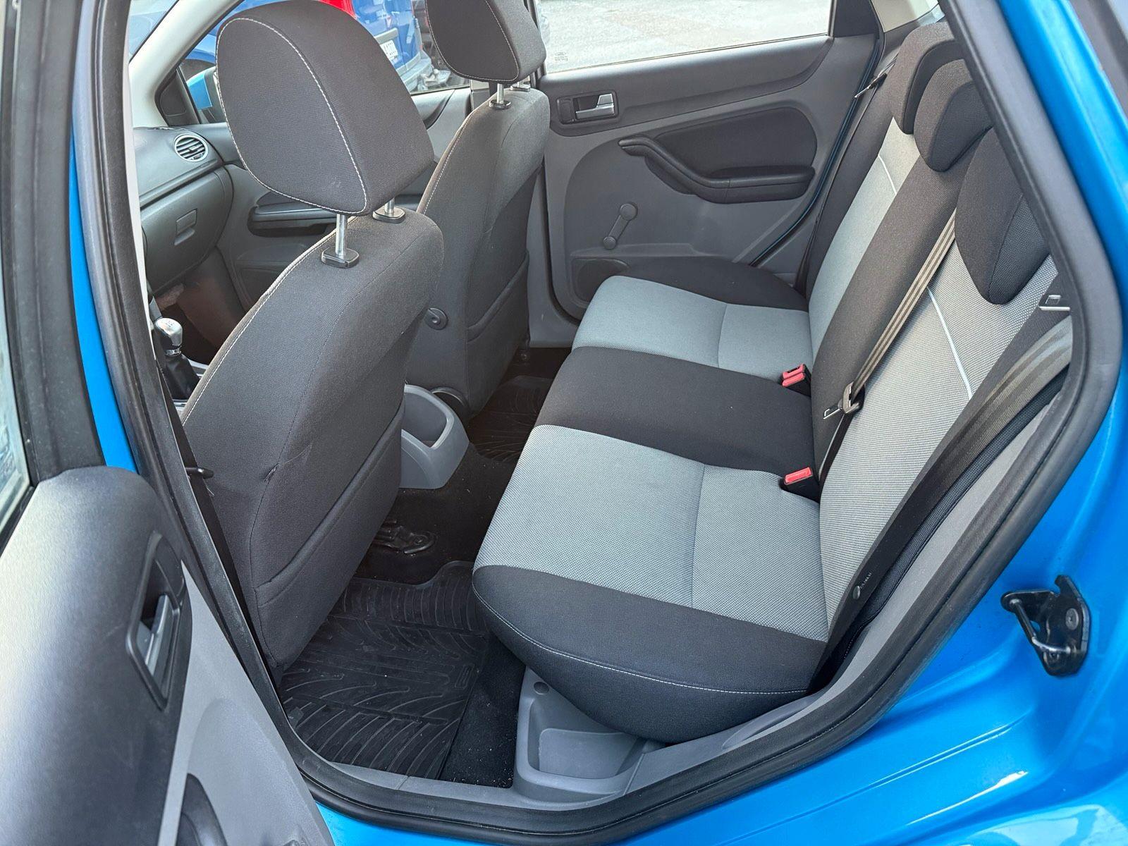 Ford Focus 2010 — photo 6