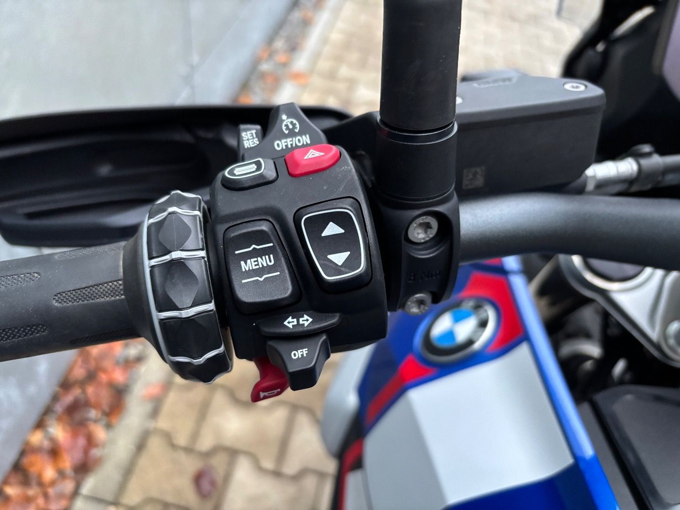 Fahrzeugabbildung BMW R 1300 GS Trophy Adaptive Fahrzeughöhenregelung