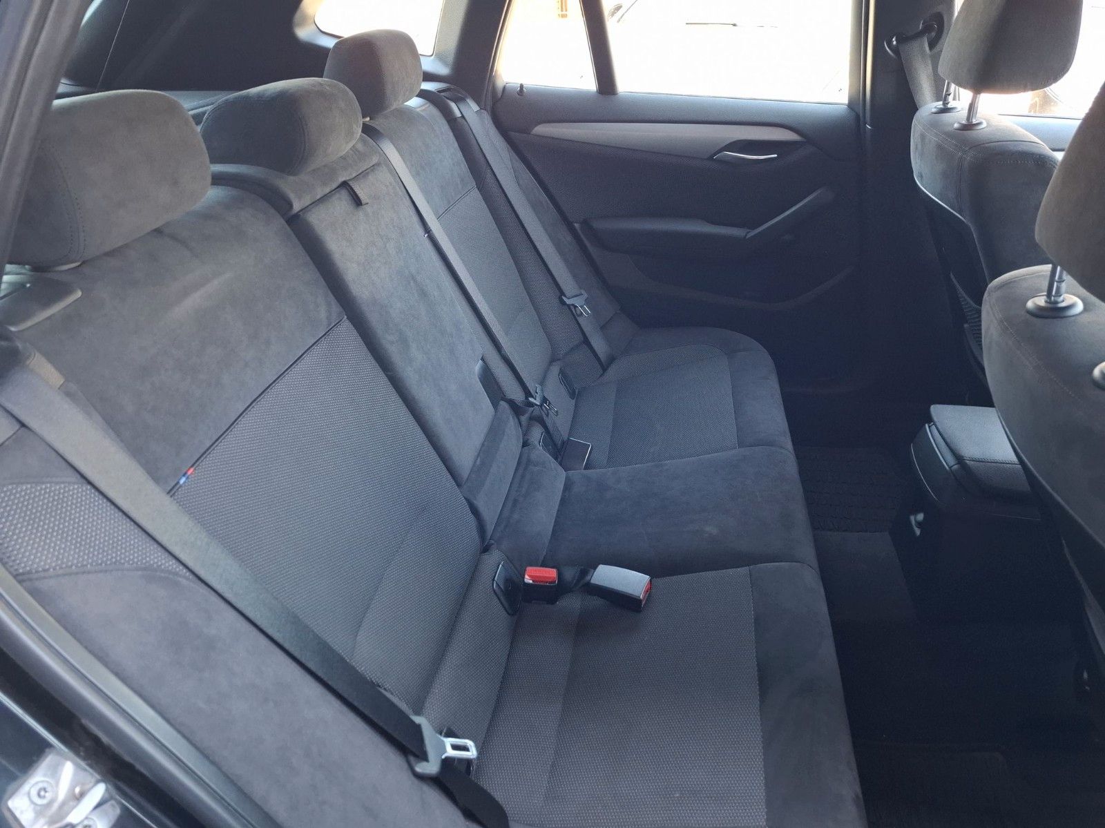 Fahrzeugabbildung BMW X1 18d xDrive ! M-Paket ! AHK !