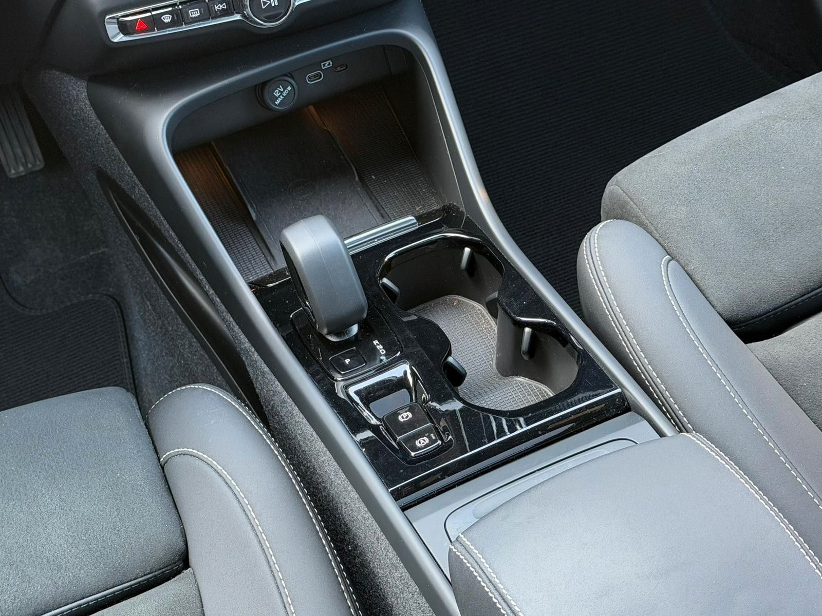 Fahrzeugabbildung Volvo XC40 B4 AWD Ultimate Dark*PANO*STDHZG*360°*ACC