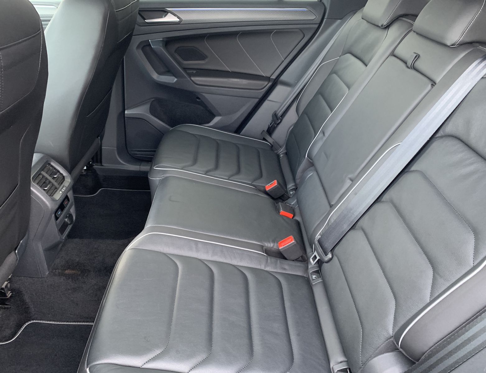 Fahrzeugabbildung Volkswagen Tiguan 2.0 TDI*R-Line*4Motion*Leder*AHK*Cam*Navi