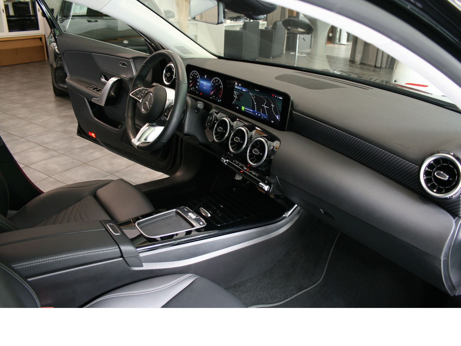 Fahrzeugabbildung Mercedes-Benz A 180 Progres. Line Advanced *Kamera+PTS*LED*
