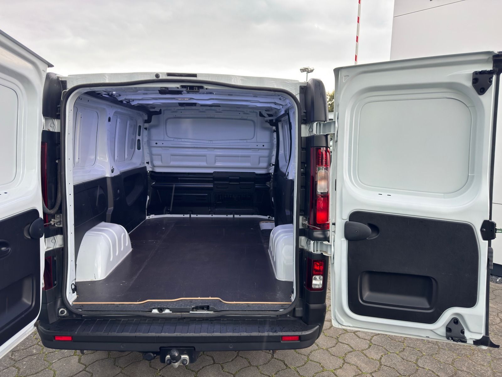 Fahrzeugabbildung Nissan Primastar 3,0t dCI 130 L1H1 N-Connecta*RFK*AHK