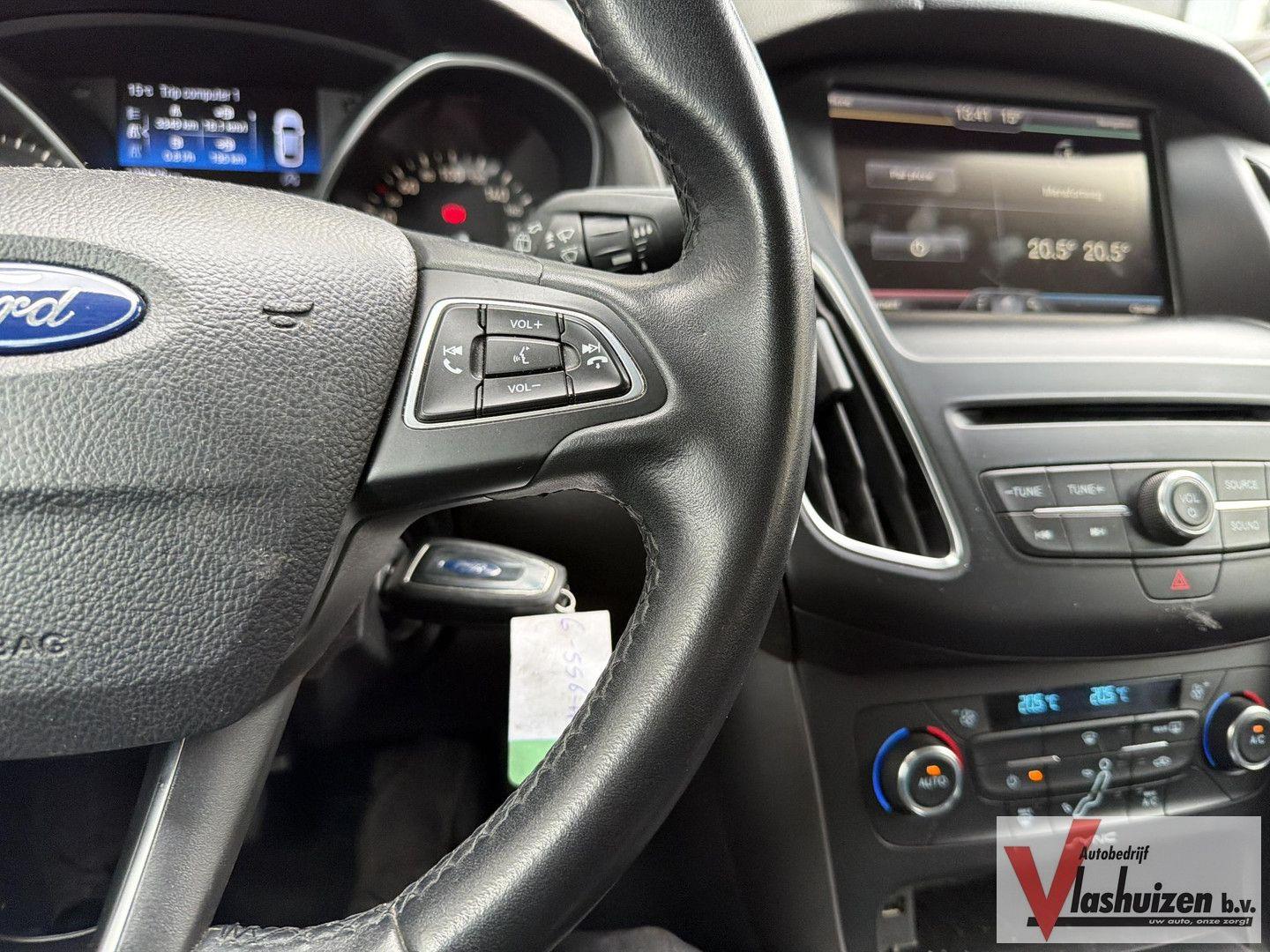 Ford Focus 2014 — photo 18