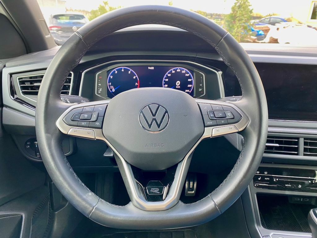 Fahrzeugabbildung Volkswagen Taigo 1.5 DSG R-Line AAC SHZ GJR KAMERA