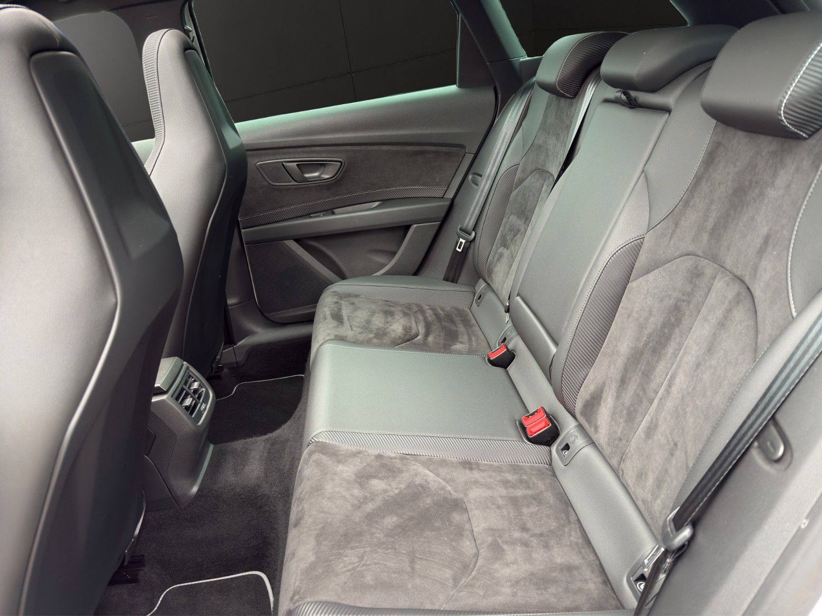 Fahrzeugabbildung SEAT LeonST Cupra*Pano*ACC*Soundsystem*Carplay*Allrad