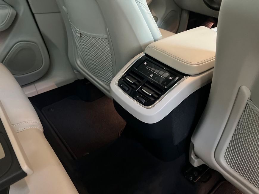 Volvo XC60 B5 AWD Ultimate-Bright Belüftete-Massagesit foto 22