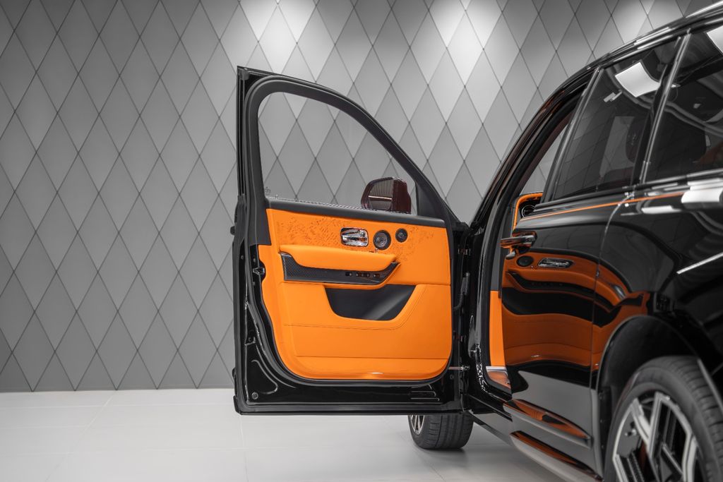 Cullinan BLACK BADGE 2026 BLACK/ORANGE 4 SEATS - Bild 13