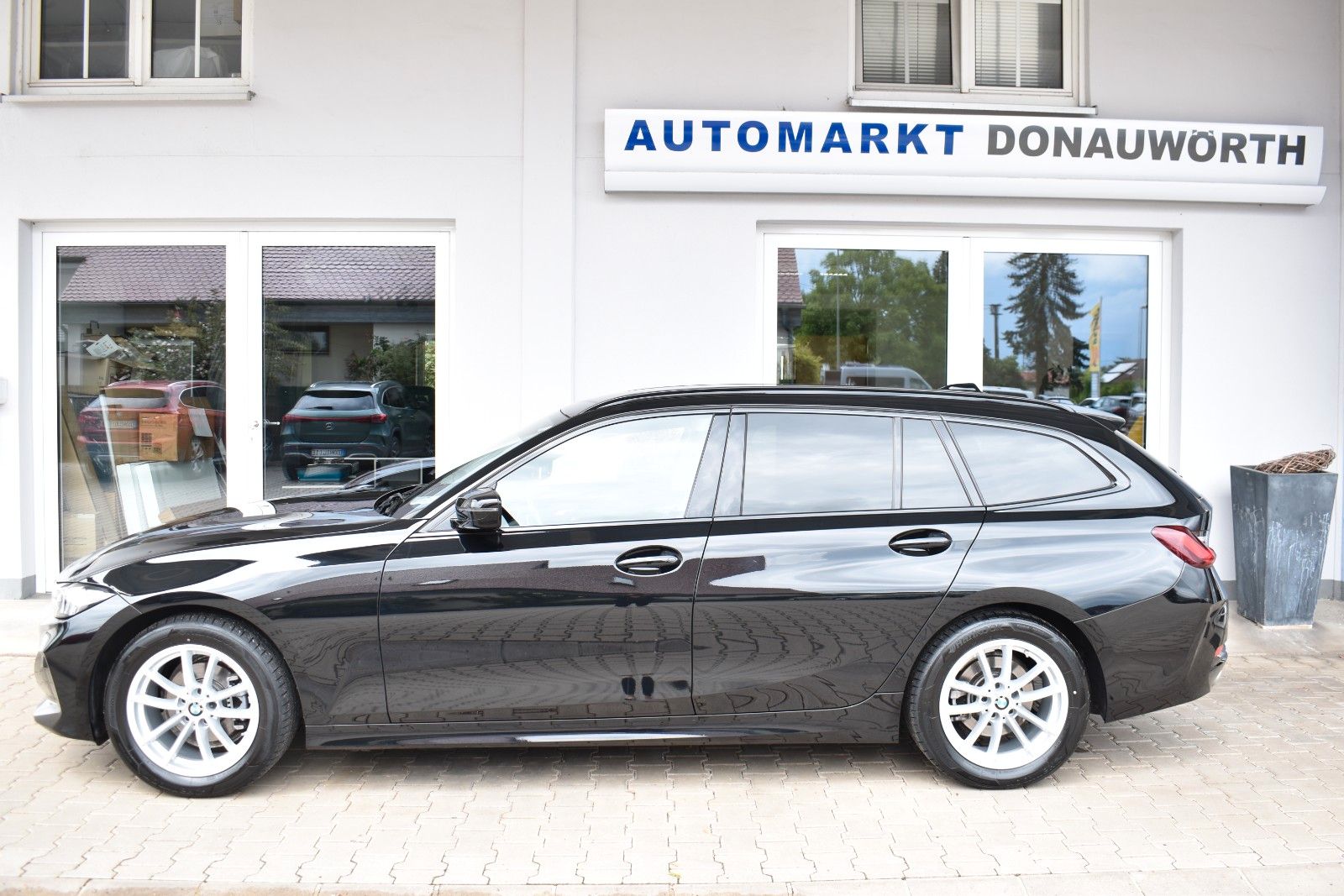 BMW 318d Touring Aut. Mild-Hybrid  Navi Teilleder foto 3