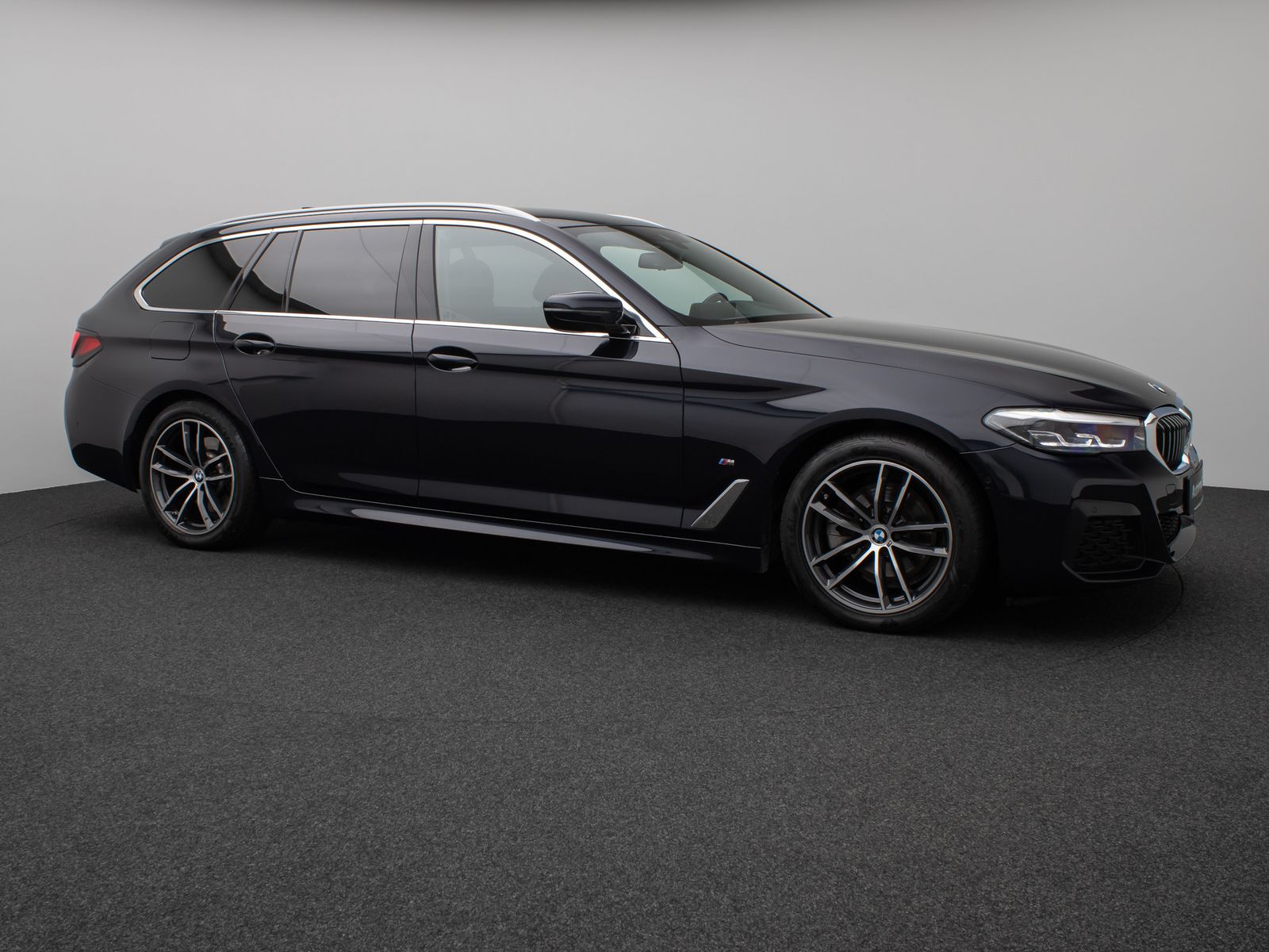 Fahrzeugabbildung BMW 520d xD M Sport Kamera HUD DAB 4xKlima Alarm AHK