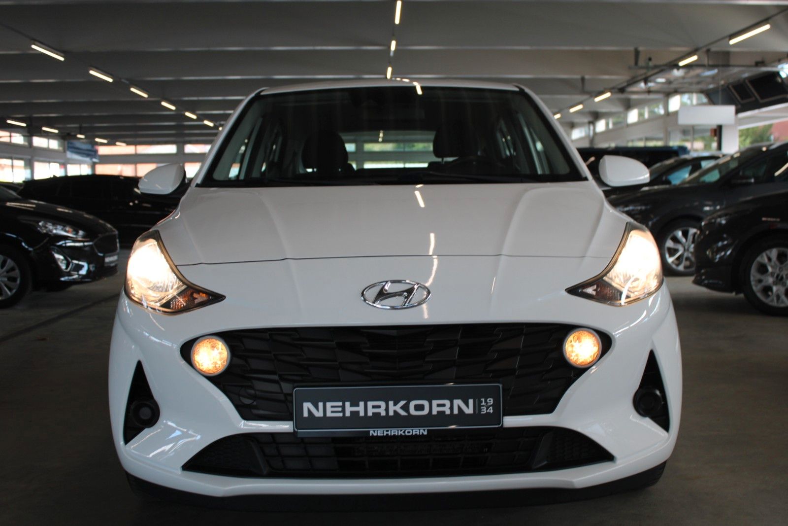 Fahrzeugabbildung Hyundai i10 1.0 Select 5-Türen KLIMA + Allwetterreifen