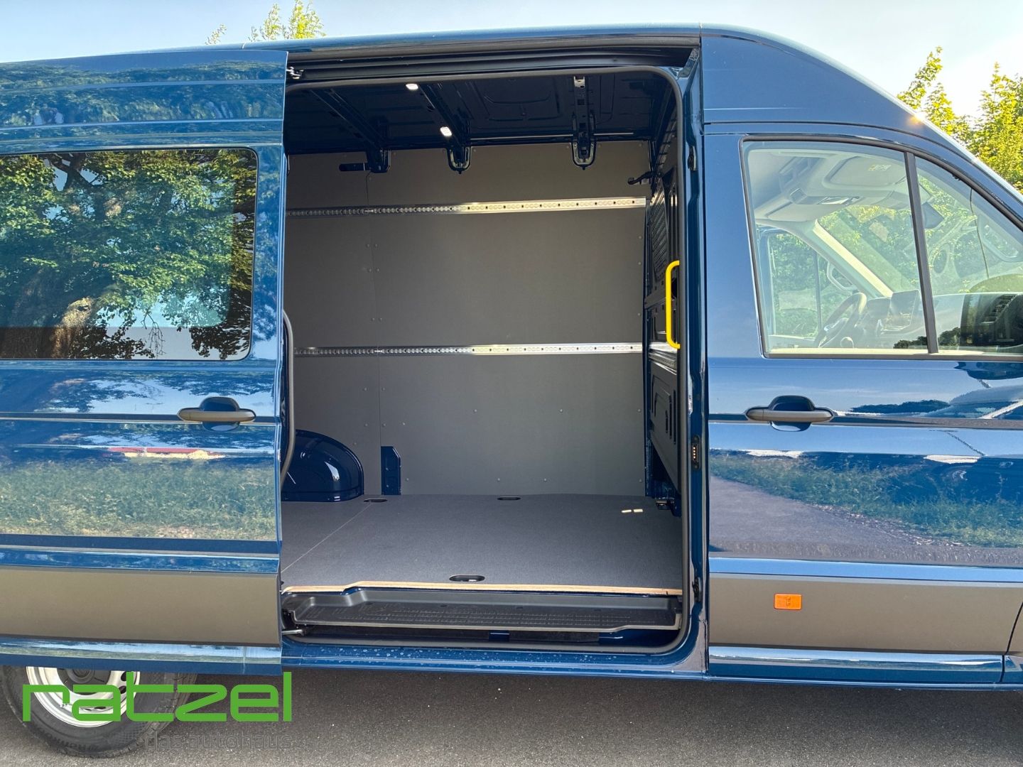 Fahrzeugabbildung Volkswagen Crafter 35 Kasten HD AHK+Holzboden+AHK+Navi+Rega