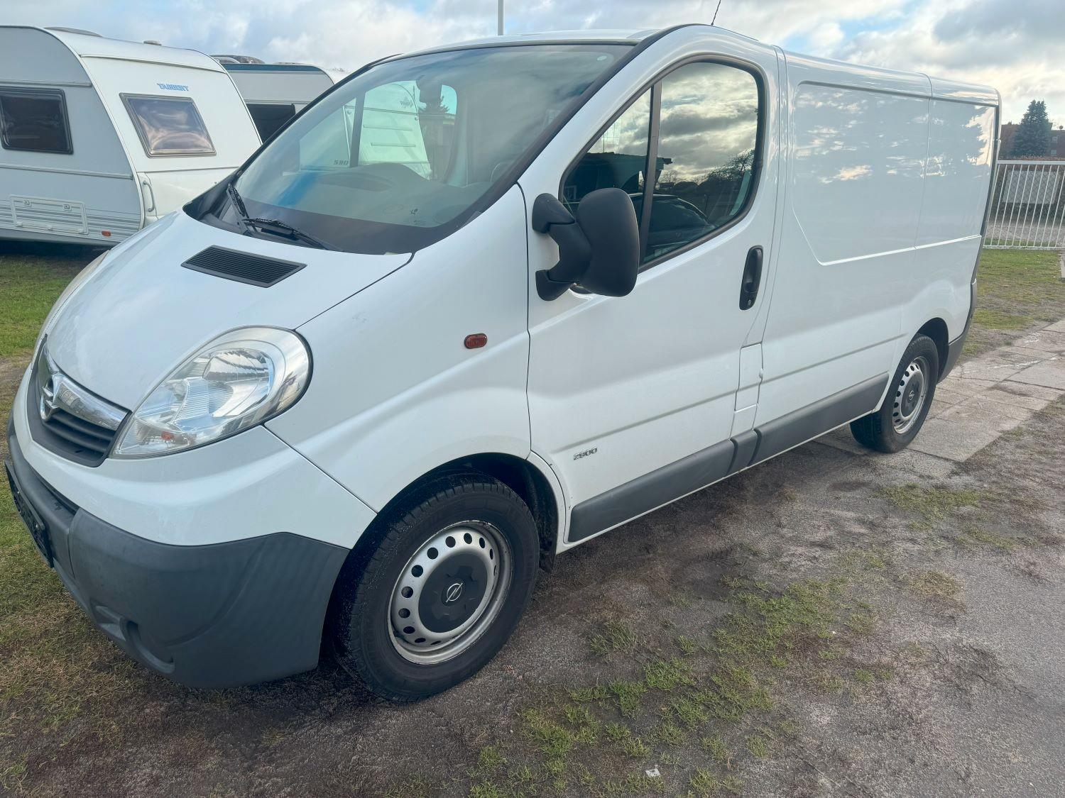 Opel Vivaro 2.0 DCI Klima AHK TÜV neu